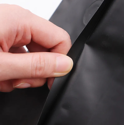 Embalagens de sacos de café com rasgo para embalagens sustentáveis e elegantes Solutio
